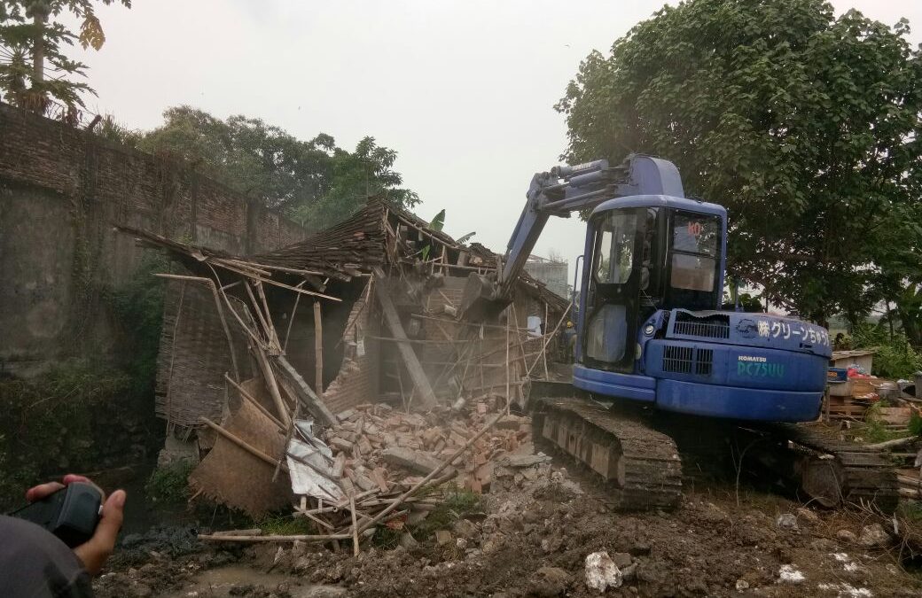 Rumah Warga yang digusur karena dianggap tidak memiliki hak atas tanah